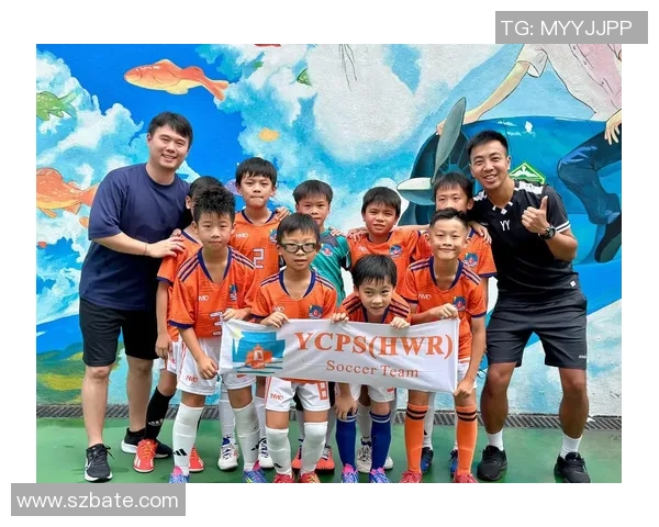 足球明星与小朋友畅谈梦想与足球的快乐时光